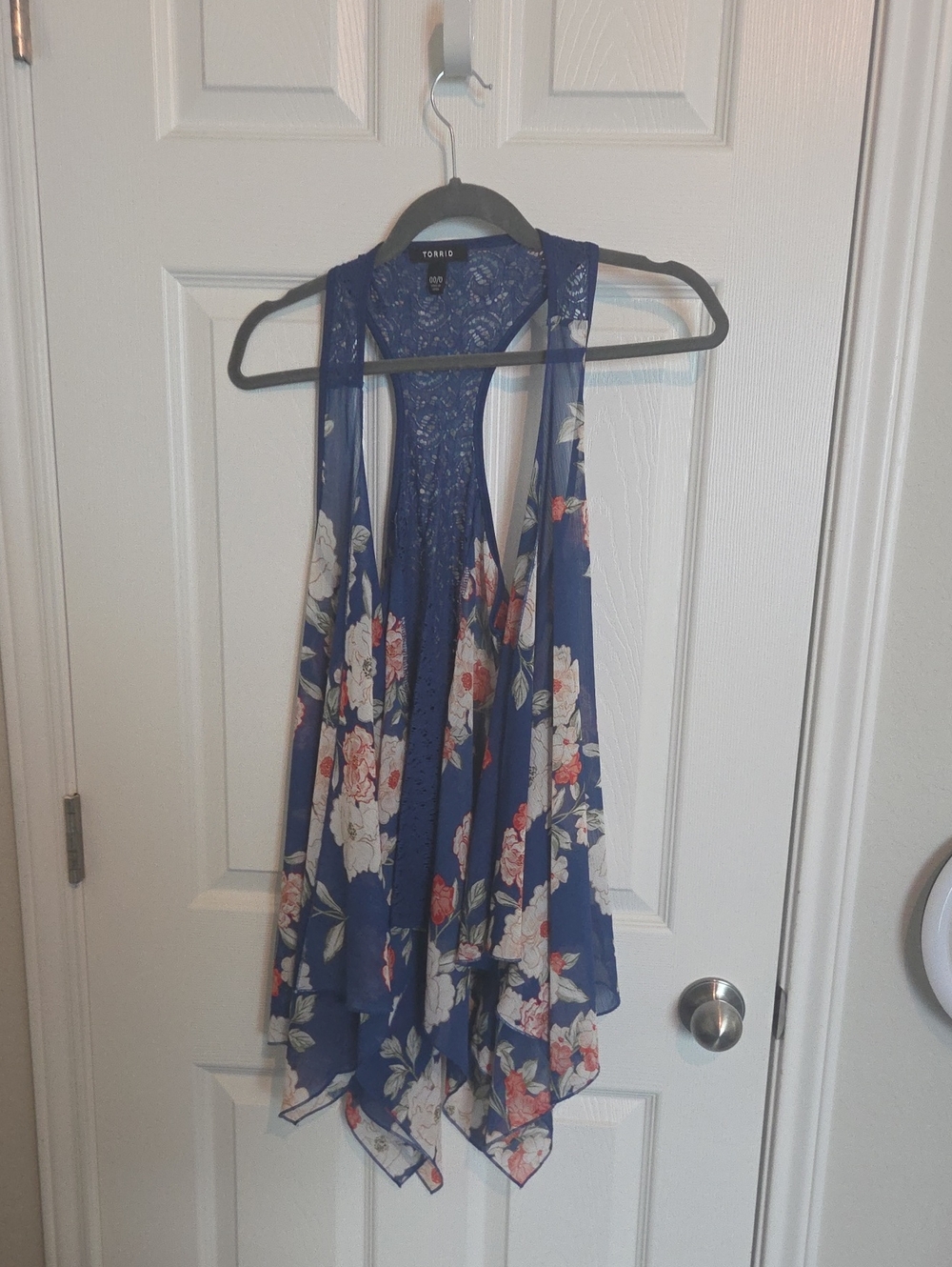 torrid Blue Floral Lace-Back Handkerchief Hem Kimono Vest Size 00/0